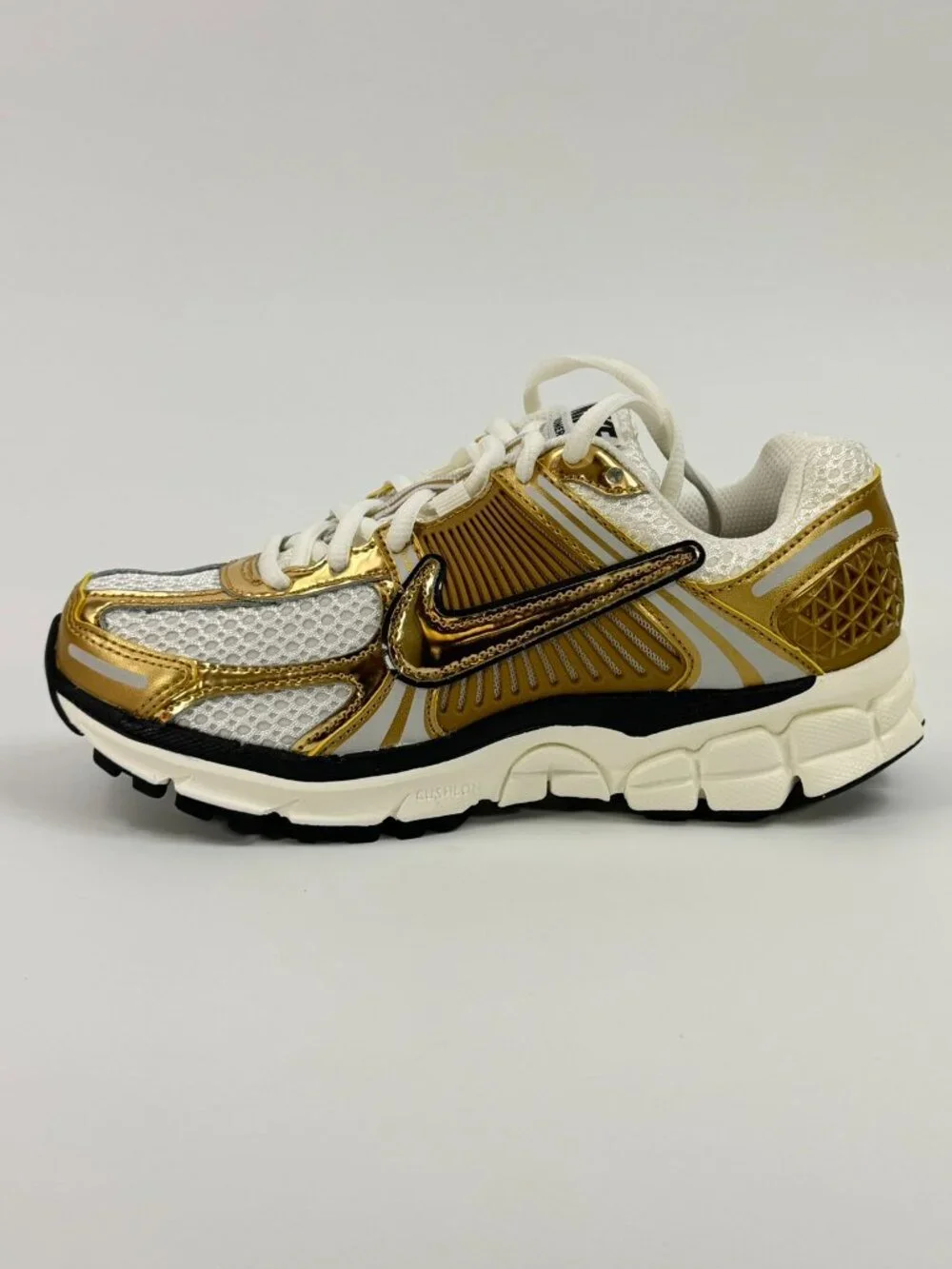Nike Women's Zoom Vomero 5 'Photon Dust Metallic Gold' HF7723-001 size 5.5